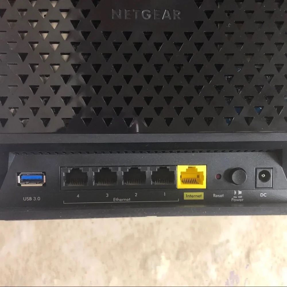 Netgear R6300 Smart Wifi Router - Picture 5 of 7
